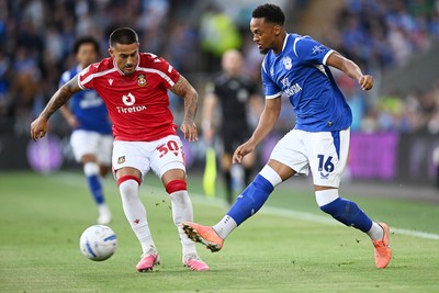 170826 - Cardiff City v Wrexham - Sky Bet Championship - Chris Willock of Cardiff City is challenged by Danny Imray of Wrexham