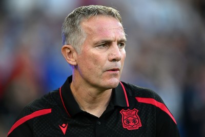 170826 - Cardiff City v Wrexham - Sky Bet Championship - Phil Parkinson, Wrexham Manager