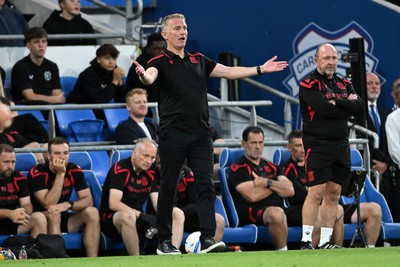 170826 - Cardiff City v Wrexham - Sky Bet Championship - Phil Parkinson, Wrexham Manager