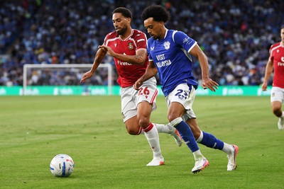 170826 - Cardiff City v Wrexham - Sky Bet Championship - Callum Scanlon of Cardiff City is challenged by Zak Vyner of Wrexham