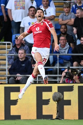 170826 - Cardiff City v Wrexham - Sky Bet Championship - Kieffer Moore of Wrexham celebrates scoring a goal
