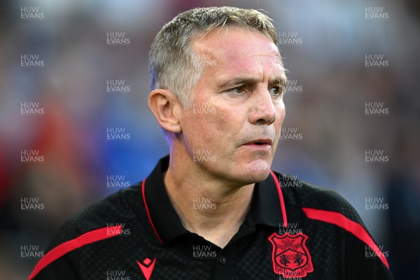 170826 - Cardiff City v Wrexham - Sky Bet Championship - Phil Parkinson, Wrexham Manager