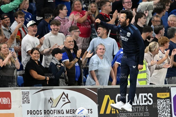 170826 - Cardiff City v Wrexham - Sky Bet Championship - Brian Barry-Murphy, Cardiff City Manager runs down the touchline in celebration after Rubin Colwill of Cardiff City scores a goal to equalise there game in the last seconds