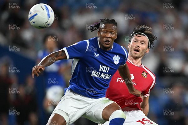 170826 - Cardiff City v Wrexham - Sky Bet Championship - Kieffer Moore of Wrexham is challenged by Gabriel Osho of Cardiff City
