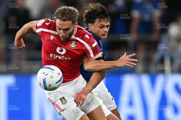170826 - Cardiff City v Wrexham - Sky Bet Championship - Sam Smith of Wrexham is challenged by Perry NG of Cardiff City