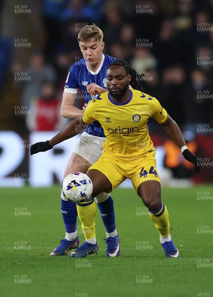 170326 - Cardiff `City v Wycombe Wanderers, EFL Sky Bet League 1 - Fred Onyedinma of Wycombe Wanderers holds off Joel Bagan of Cardiff City