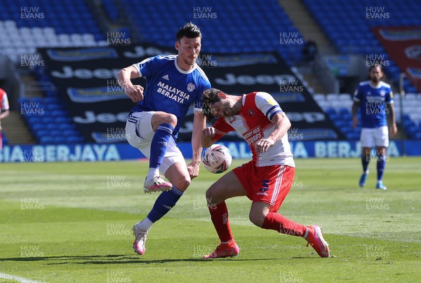 240421 Cardiff City v Wycombe Wanderers, Sky Bet Championship - Kieffer Moore of Cardiff City beats Joe Jacobson of Wycombe Wanderers as he races in to score the first goal