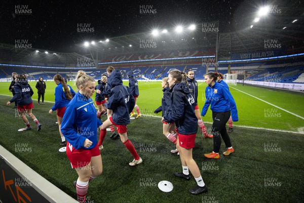 161122 - Cardiff City Women v Abergavenny Women - Abergavenny Women warm up ahead of the match at Cardiff City Stadium