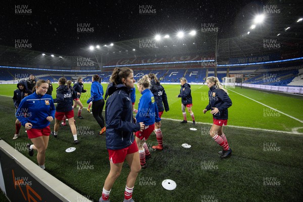 161122 - Cardiff City Women v Abergavenny Women - Abergavenny Women warm up ahead of the match at Cardiff City Stadium