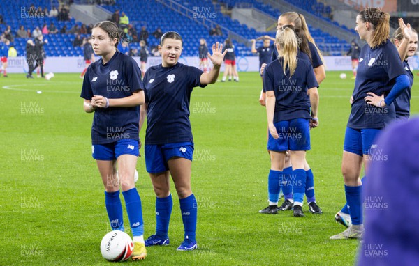 161122 - Cardiff City Women v Abergavenny Women - Cardiff City players wave to the mascots ahead of the match at the Cardiff City Stadium