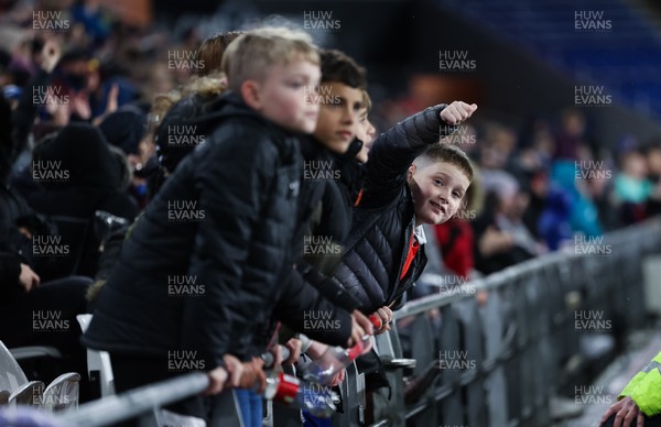 161122 - Cardiff City Women v Abergavenny Women - Young fans watch the match at the Cardiff City Stadium