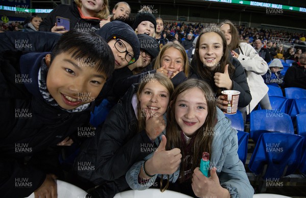 161122 - Cardiff City Women v Abergavenny Women - Young fans watch the match at the Cardiff City Stadium