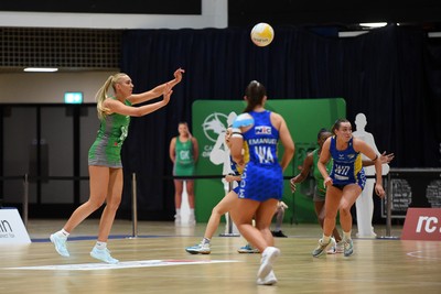 080624 - Cardiff Dragons v Leeds Rhinos - Vitality Netball Super League - Hannah Passmore of Cardiff Dragons