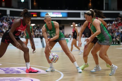 140625 - Cardiff Dragons v London Pulse - Netball Super League - Phillipa Yarranton of Cardiff Dragons
