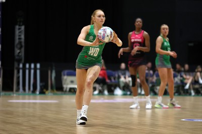 140625 - Cardiff Dragons v London Pulse - Netball Super League - Thea Rhodes of Cardiff Dragons