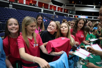 140625 - Cardiff Dragons v London Pulse - Netball Super League - Fans