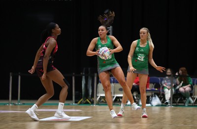 140625 - Cardiff Dragons v London Pulse - Netball Super League - Elle McDonald of Cardiff Dragons