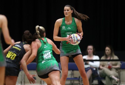 050425 - Cardiff Dragons v Manchester Thunder - Netball Super League - Georgia Rowe of Cardiff Dragons