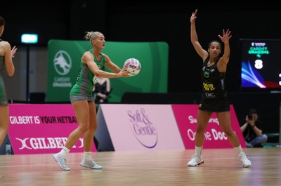 050425 - Cardiff Dragons v Manchester Thunder - Netball Super League - Phillipa Yarranton of Cardiff Dragons