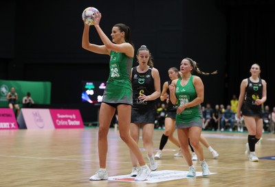 050425 - Cardiff Dragons v Manchester Thunder - Netball Super League - Georgia Rowe of Cardiff Dragons