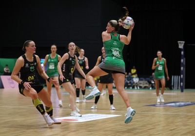 050425 - Cardiff Dragons v Manchester Thunder - Netball Super League - Bethan Dyke of Cardiff Dragons