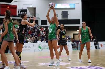050425 - Cardiff Dragons v Manchester Thunder - Netball Super League - Phillipa Yarranton of Cardiff Dragons