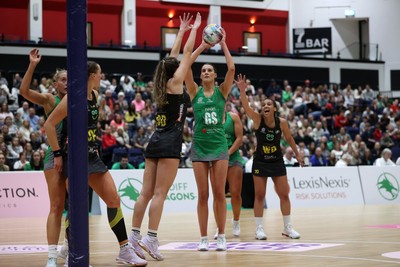 050425 - Cardiff Dragons v Manchester Thunder - Netball Super League - Georgia Rowe of Cardiff Dragons