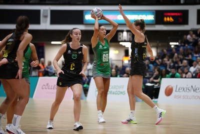 050425 - Cardiff Dragons v Manchester Thunder - Netball Super League - Jacqui Newton of Cardiff Dragons