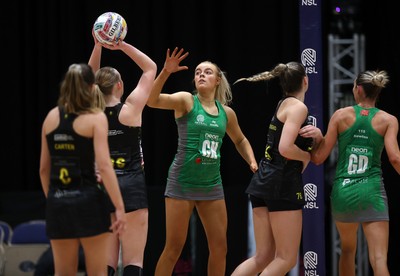 050425 - Cardiff Dragons v Manchester Thunder - Netball Super League - Alex Johnson of Cardiff Dragons