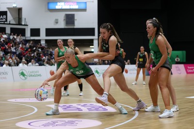 050425 - Cardiff Dragons v Manchester Thunder - Netball Super League - Phillipa Yarranton of Cardiff Dragons