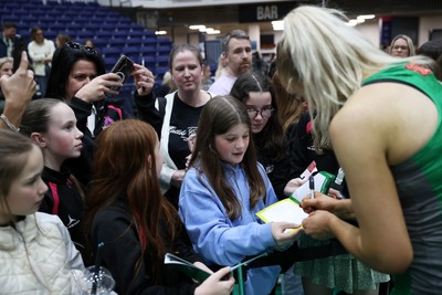 050425 - Cardiff Dragons v Manchester Thunder - Netball Super League - Alex Johnson of Cardiff Dragons with fans