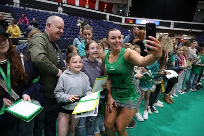 050425 - Cardiff Dragons v Manchester Thunder - Netball Super League - Elle McDonald of Cardiff Dragons with fans