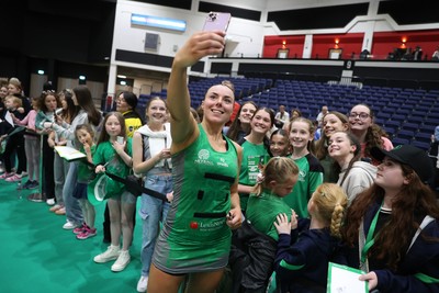 050425 - Cardiff Dragons v Manchester Thunder - Netball Super League - Elle McDonald of Cardiff Dragons with fans