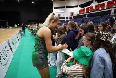 050425 - Cardiff Dragons v Manchester Thunder - Netball Super League - Alex Johnson of Cardiff Dragons with fans