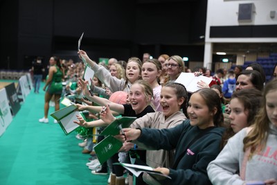 050425 - Cardiff Dragons v Manchester Thunder - Netball Super League - Fans