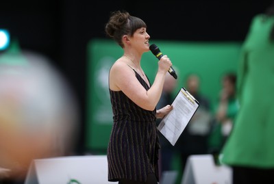 050425 - Cardiff Dragons v Manchester Thunder - Netball Super League - Lucy Goodman