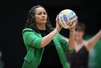 050425 - Cardiff Dragons v Manchester Thunder - Netball Super League - Reinga Bloxham, Cardiff Dragons Head Coach