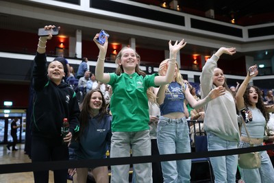 050425 - Cardiff Dragons v Manchester Thunder - Netball Super League - Fans
