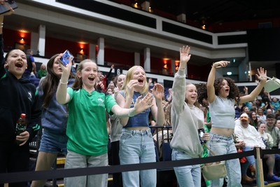 050425 - Cardiff Dragons v Manchester Thunder - Netball Super League - Fans