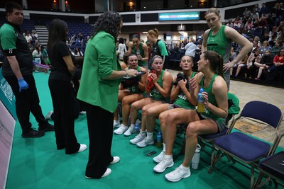 050425 - Cardiff Dragons v Manchester Thunder - Netball Super League - 