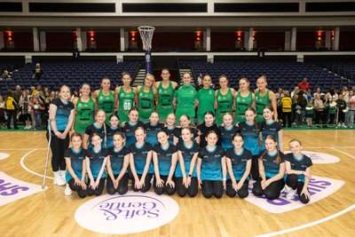 050425 - Cardiff Dragons v Manchester Thunder - Netball Super League - 