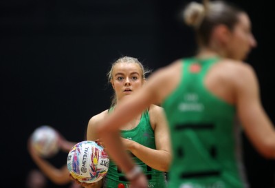 050425 - Cardiff Dragons v Manchester Thunder - Netball Super League - Alex Johnson of Cardiff Dragons