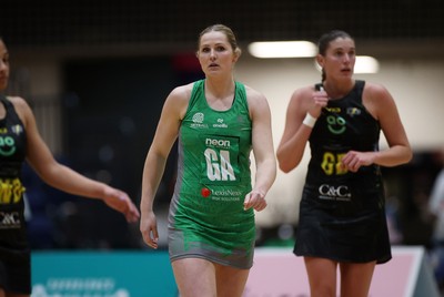 050425 - Cardiff Dragons v Manchester Thunder - Netball Super League - Chelsea Beard of Cardiff Dragons