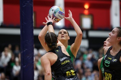 050425 - Cardiff Dragons v Manchester Thunder - Netball Super League - Georgia Rowe of Cardiff Dragons