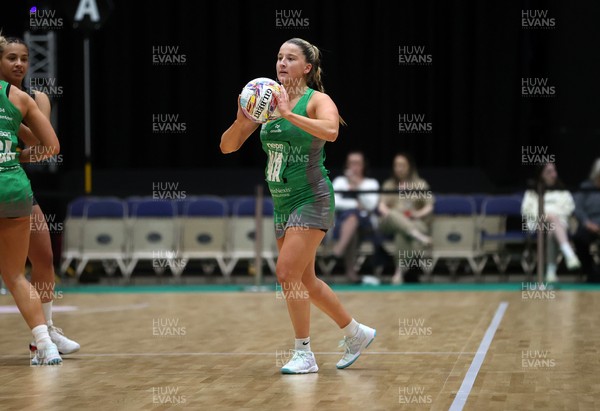 050425 - Cardiff Dragons v Manchester Thunder - Netball Super League - Bethan Dyke of Cardiff Dragons