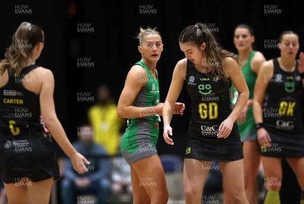 050425 - Cardiff Dragons v Manchester Thunder - Netball Super League - Phillipa Yarranton of Cardiff Dragons