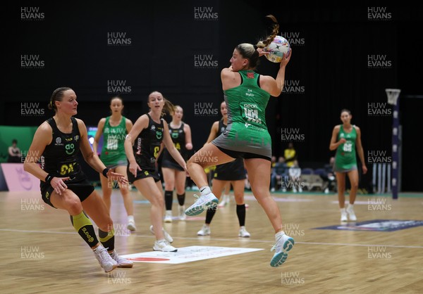 050425 - Cardiff Dragons v Manchester Thunder - Netball Super League - Bethan Dyke of Cardiff Dragons