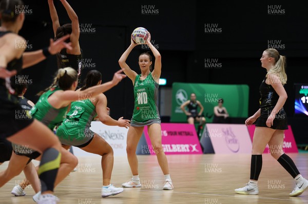 050425 - Cardiff Dragons v Manchester Thunder - Netball Super League - Victoria Booth of Cardiff Dragons