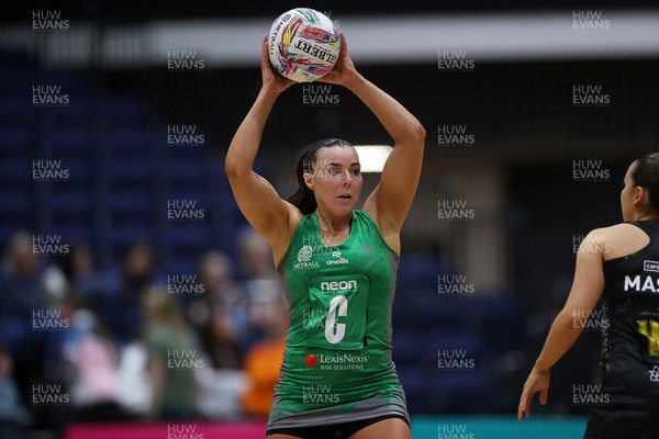 050425 - Cardiff Dragons v Manchester Thunder - Netball Super League - Elle McDonald of Cardiff Dragons