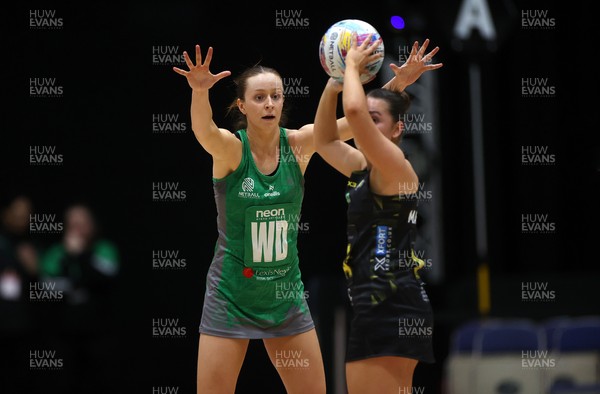050425 - Cardiff Dragons v Manchester Thunder - Netball Super League - Victoria Booth of Cardiff Dragons